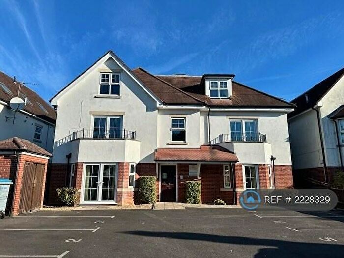 2 Bedroom Flat To Rent In Talbot Road, Bournemouth, BH9