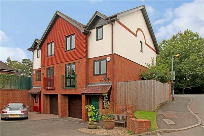 4 Bedroom Semi-Detached House To Rent In The Wickets Maidenhead Berkshire, SL6