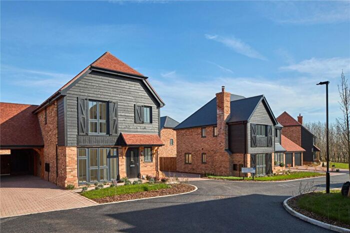 3 Bedroom Detached House For Sale In Farriers Green, London Road, Gillingham, Kent, ME8