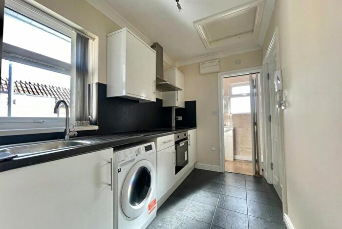 3 Bedroom Flat To Rent In Herschel Street, SL1