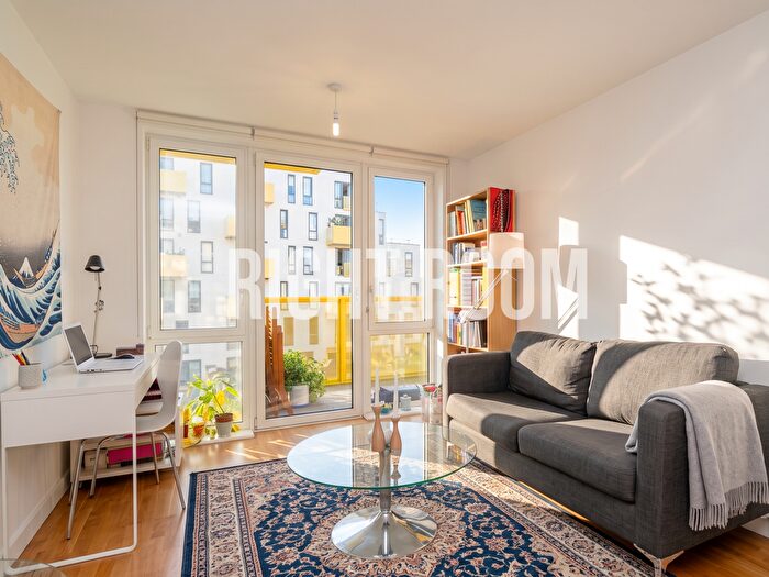 2 Bedroom Flat To Rent In Bedroom Flat, Sculpture House, Killick Way, E1