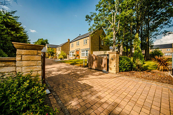4 Bedroom Detached House For Sale In St. Johns View, Northowram, Halifax, HX3