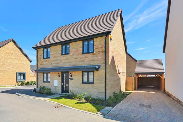 3 Bedroom Detached House For Sale In Saddleback Close, Kingsnorth, TN25