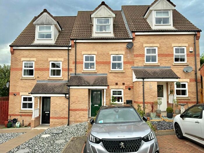 3 Bedroom Town House For Sale In Woodhead View, Jump, Barnsley, S74
