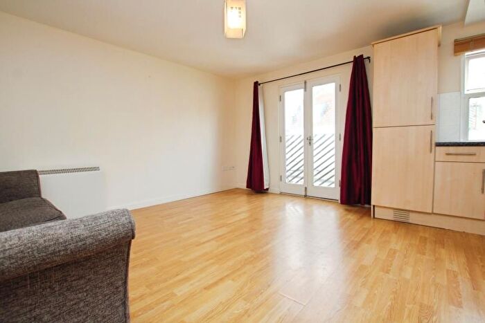 1 Bedroom Flat To Rent In Waterloo Road, St. Philips, Bristol, BS2