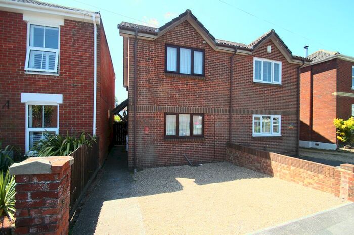 3 Bedroom Semi-Detached House To Rent In New Road, Netley Abbey, SO31