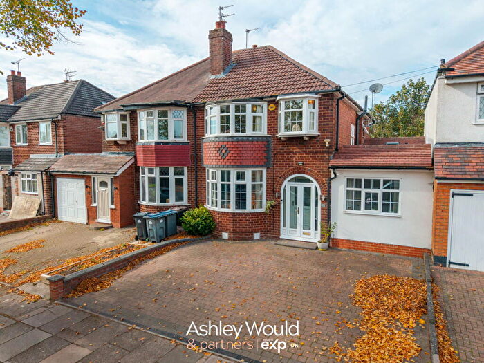 3 Bedroom Semi-Detached House For Sale In Clydesdale Road, Quinton, Birmingham, B32
