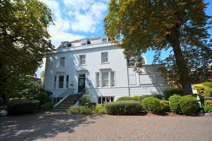 1 Bedroom Apartment To Rent In Woodford Road, Snaresbrook, E18