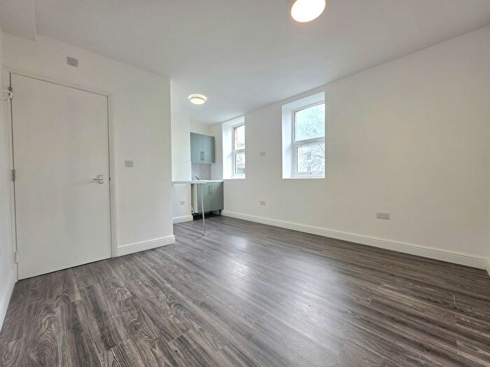 Studio To Rent In Old Kent Road, London, SE1