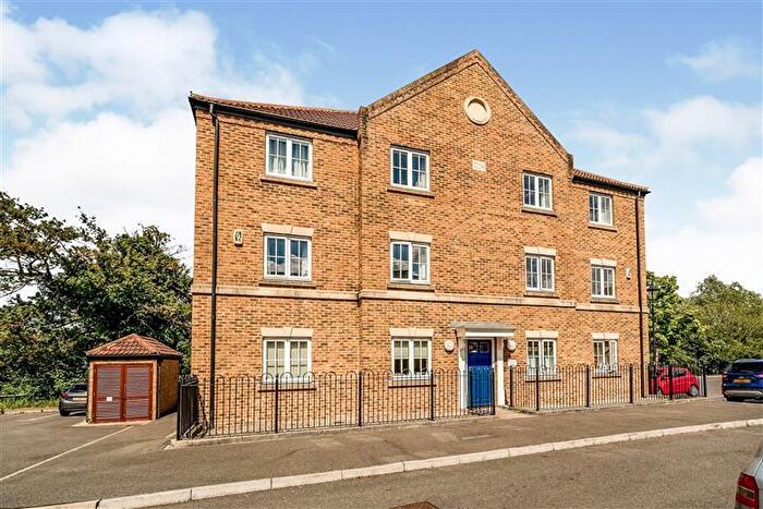 2 Bedroom Apartment To Rent In Paddock Close, Aylesbury, HP19