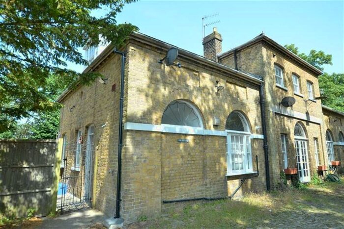 3 Bedroom House To Rent In Vicarage Lane, Chigwell, IG7