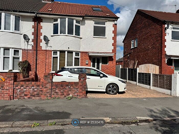 4 Bedroom Semi-Detached House To Rent In Hurdsfield Road, Stockport, SK2