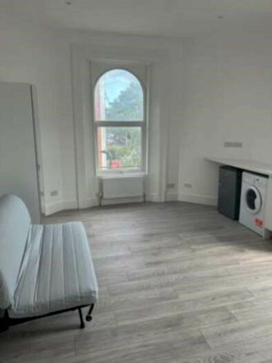 Studio To Rent In High Street, Acton, W3