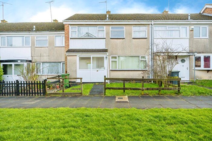 4 Bedroom Terraced House For Sale In Flint Close, Luton, LU3