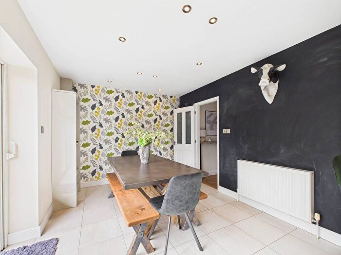 4 Bedroom Detached House For Sale In Watermill Way, Weston Turville, HP22