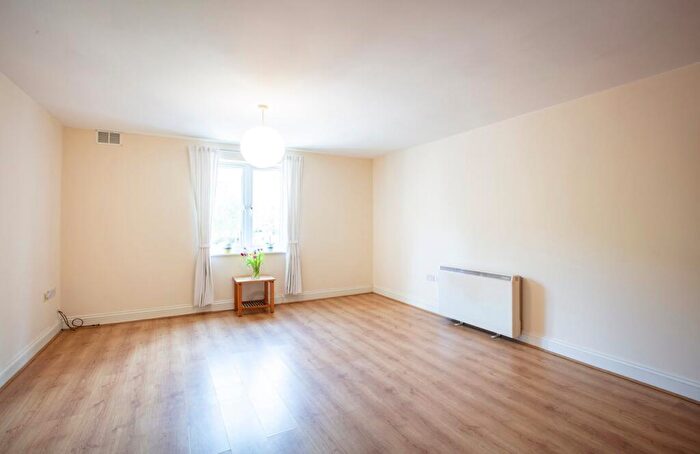1 Bedroom Apartment For Sale In Walsworth Road, Hitchin, SG4