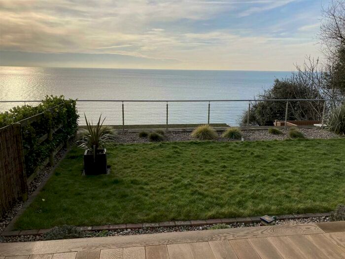 2 Bedroom Apartment To Rent In Radnor Cliff, Folkestone, CT20