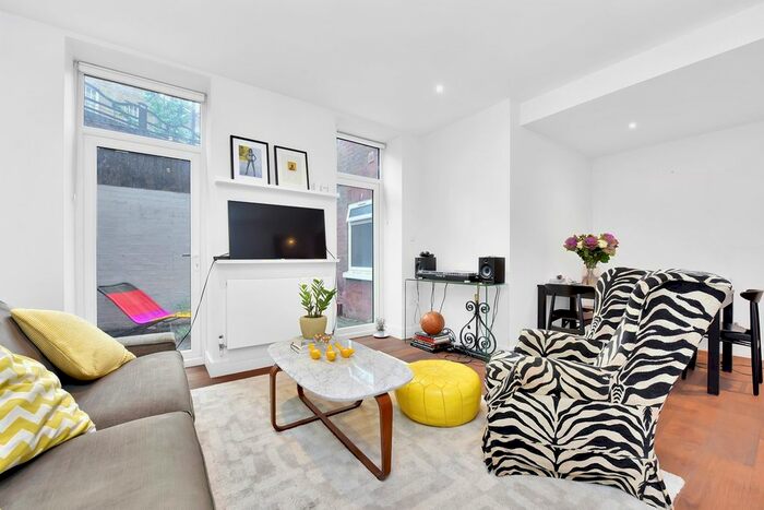 2 Bedroom Flat To Rent In Tysoe Street, London, EC1R