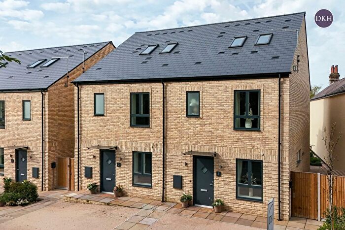 4 Bedroom Semi-Detached House For Sale In Victoria Close, Rickmansworth, Hertfordshire, WD3