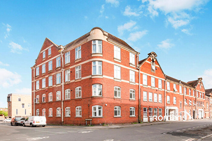 2 Bedroom Flat To Rent In Pickford Street, Aldershot, Hampshire, GU11