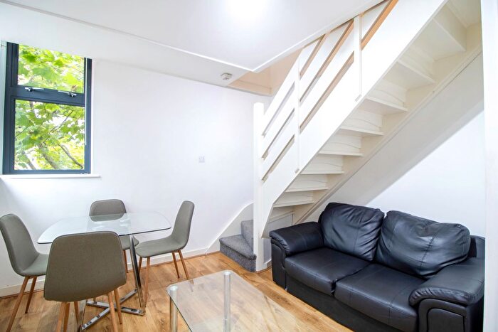 1 Bedroom Flat To Rent In The Chandlers, Leeds, LS2