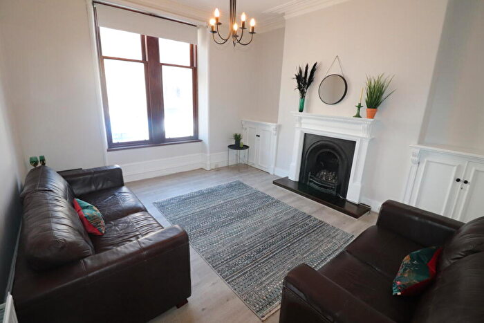 2 Bedroom Flat To Rent In Holburn Street, First Right, Aberdeen, AB10