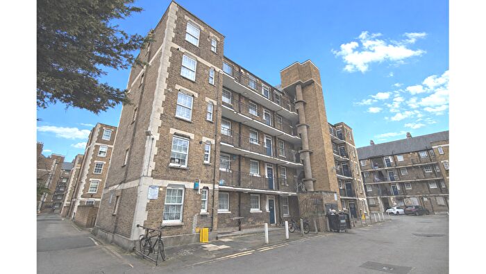 2 Bedroom Flat For Sale In Pilton Place, Walworth, London, SE17
