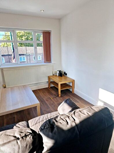 3 Bedroom Flat To Rent In Bedroom Apartment - Flat, Bawas Place - Alfreton Road, NG7