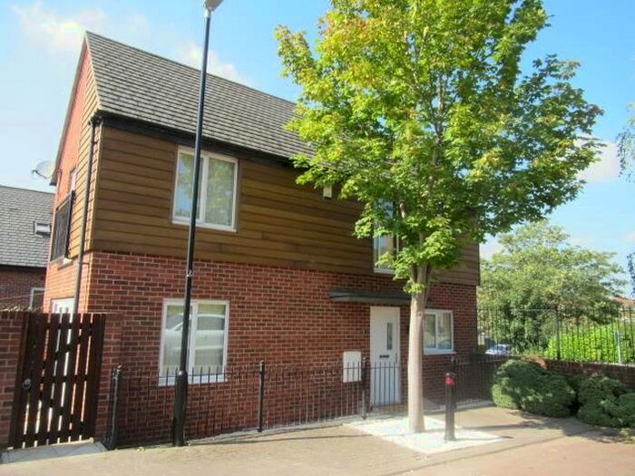 2 Bedroom Detached House To Rent In Pearsons Court, Seacroft, Leeds, LS14