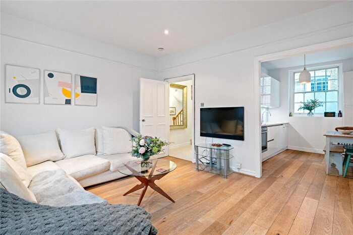 1 Bedroom Apartment For Sale In Camden Passage, Islington, London, N1 - Photo 2