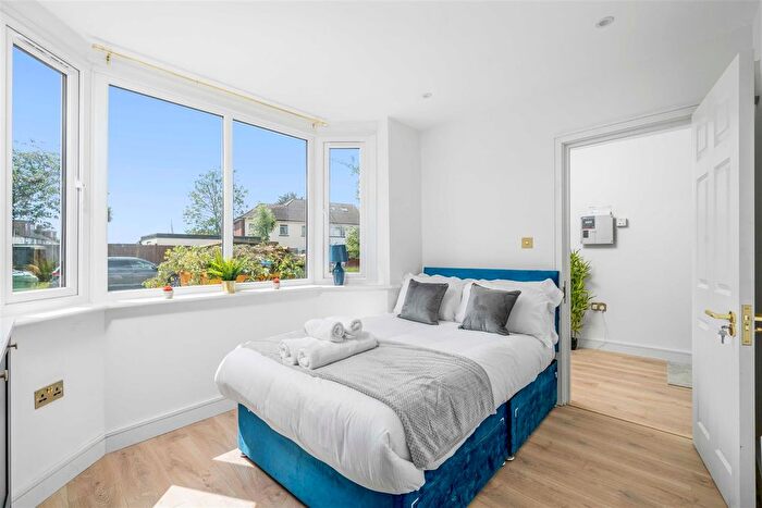 Studio To Rent In Weald Rise, Harrow Weald, Harrow, HA3