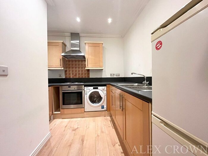 1 Bedroom Flat To Rent In Trentham Court, Victoria Road, Acton, W3