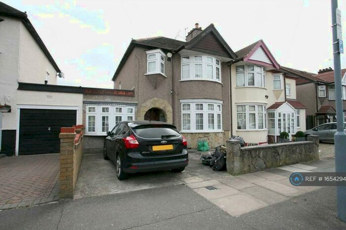 4 Bedroom Semi-Detached House To Rent In Chadwell Heath, Romford, RM6