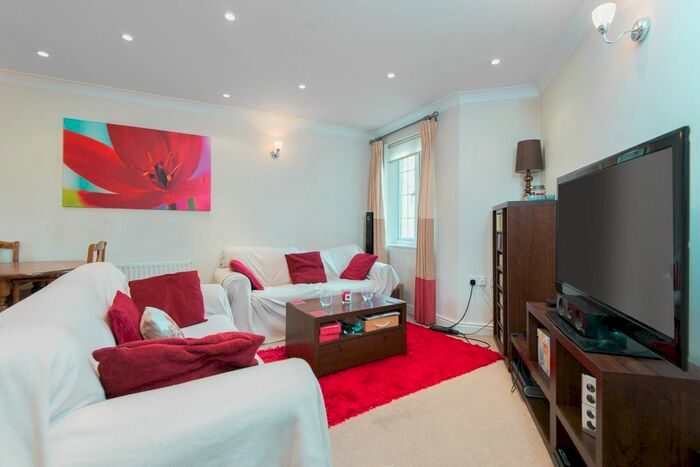 2 Bedroom Flat To Rent In East Road, London, SW19