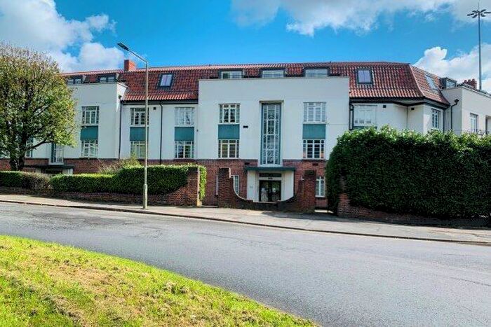 2 Bedroom Flat To Rent In Shirehall Lane, London, NW4