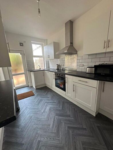 5 Bedroom Detached House To Rent In Beeston Road, Nottingham, NG7