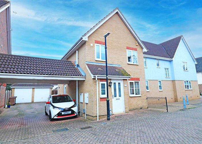 3 Bedroom Semi-Detached House For Sale In Yonge Close, Boreham, Chelmsford, CM3
