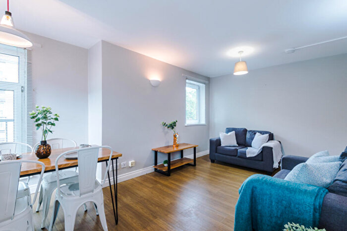 2 Bedroom Property To Rent In Flat, Lowry House, Manchester, M14