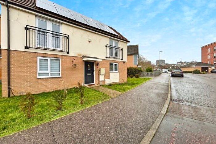 3 Bedroom Property To Rent In Blake Avenue, Basildon, SS14