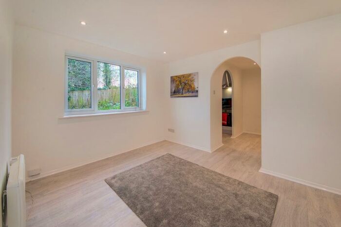 Flat To Rent In Burleigh Road, Enfield, EN1