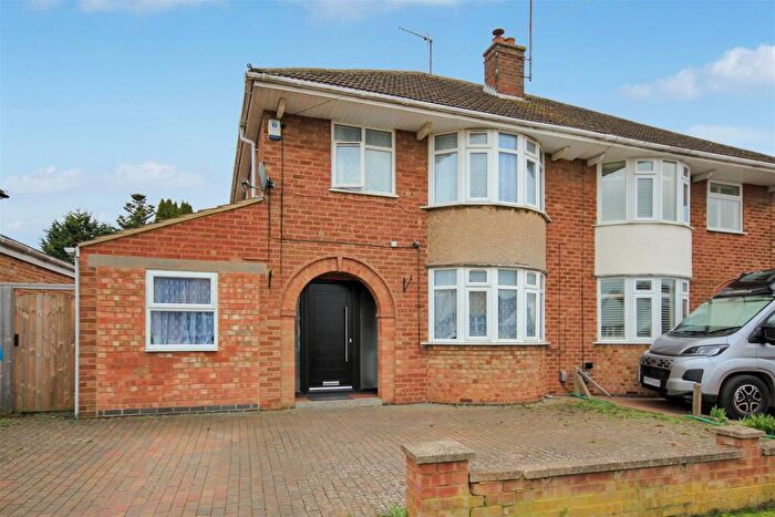 4 Bedroom Semi Detached House For Sale In Ridgeway, Wellingborough, NN8