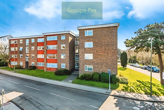 2 Bedroom Apartment To Rent In Leatherhead, KT22