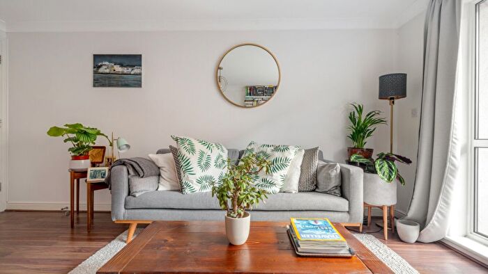 1 Bedroom Flat For Sale In Candle St, London, E1