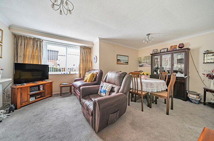 2 Bedroom Flat For Sale In Albion Street, Dunstable, Bedfordshire, LU6