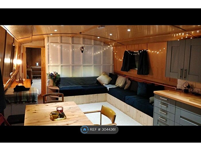 2 Bedroom Houseboat To Rent In Houseboat, London, N1