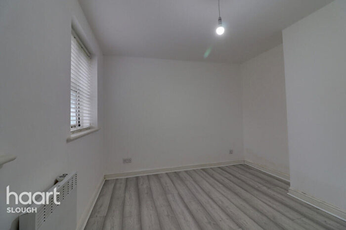 1 Bedroom Apartment To Rent In Lovegrove Drive, Slough, SL2