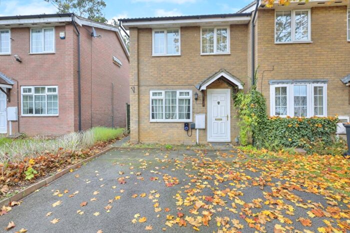 3 Bedroom End Of Terrace House For Sale In Chepstow Close, Northampton, Northamptonshire, NN5