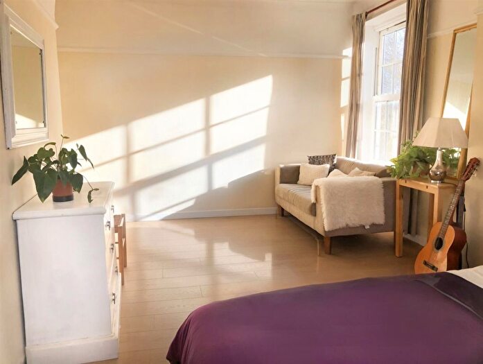 3 Bedroom Flat To Rent In Wenham House, Ascalon Street, SW8