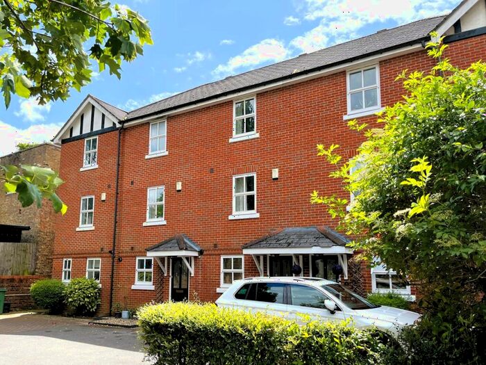 3 Bedroom Town House To Rent In Dairy Close, Bromley, BR1