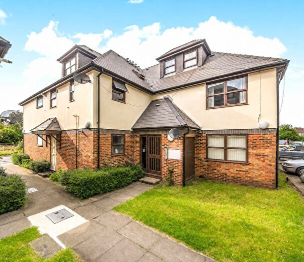 2 Bedroom Flat For Sale In Flat E Block Maytree Court, Grove Road, Mitcham, Surrey, CR4